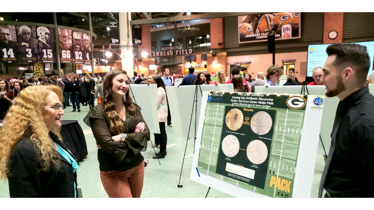 UWGB brings a little bit of campus life to Lambeau