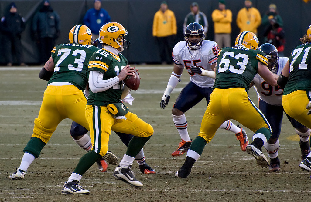 Packers Get First Victory Over Viking Brett Favre With 28-24