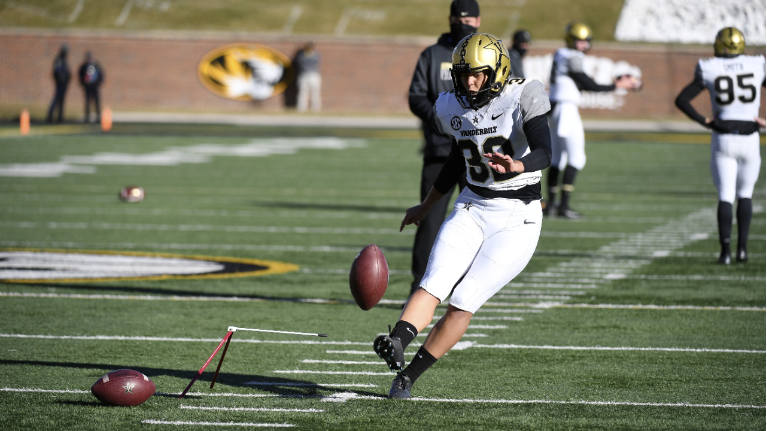 American football: Sarah Fuller makes history as first woman in a Power 5  game - BBC News