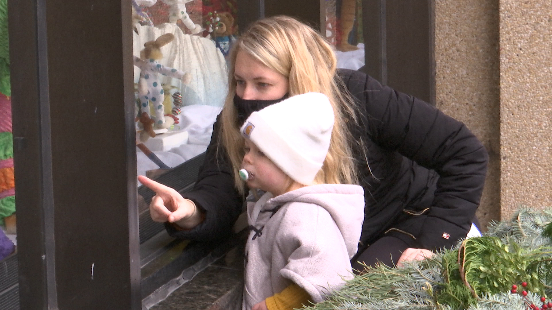 Holiday window displays are back in Minneapolis » Give Me The Mike