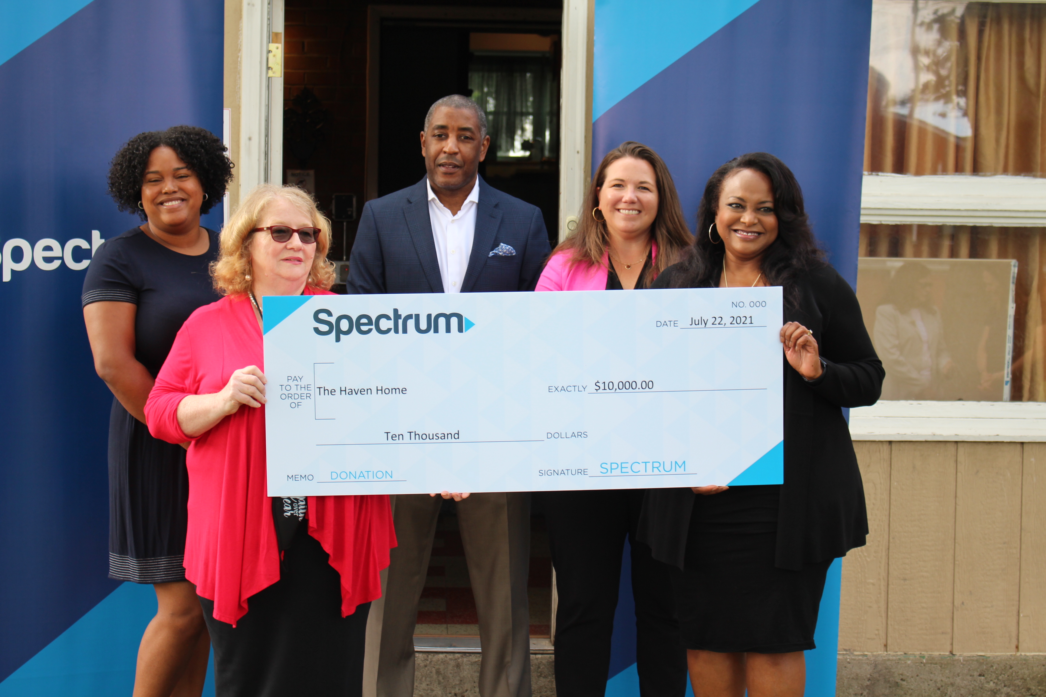 Charter Communications gives $500,000 to local charities (spectrumnews1.com)