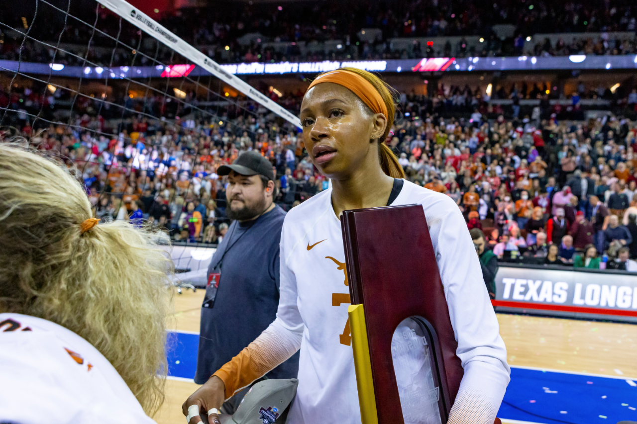 Asjia O'Neal had NCAA championship goal for Texas volleyball preseason