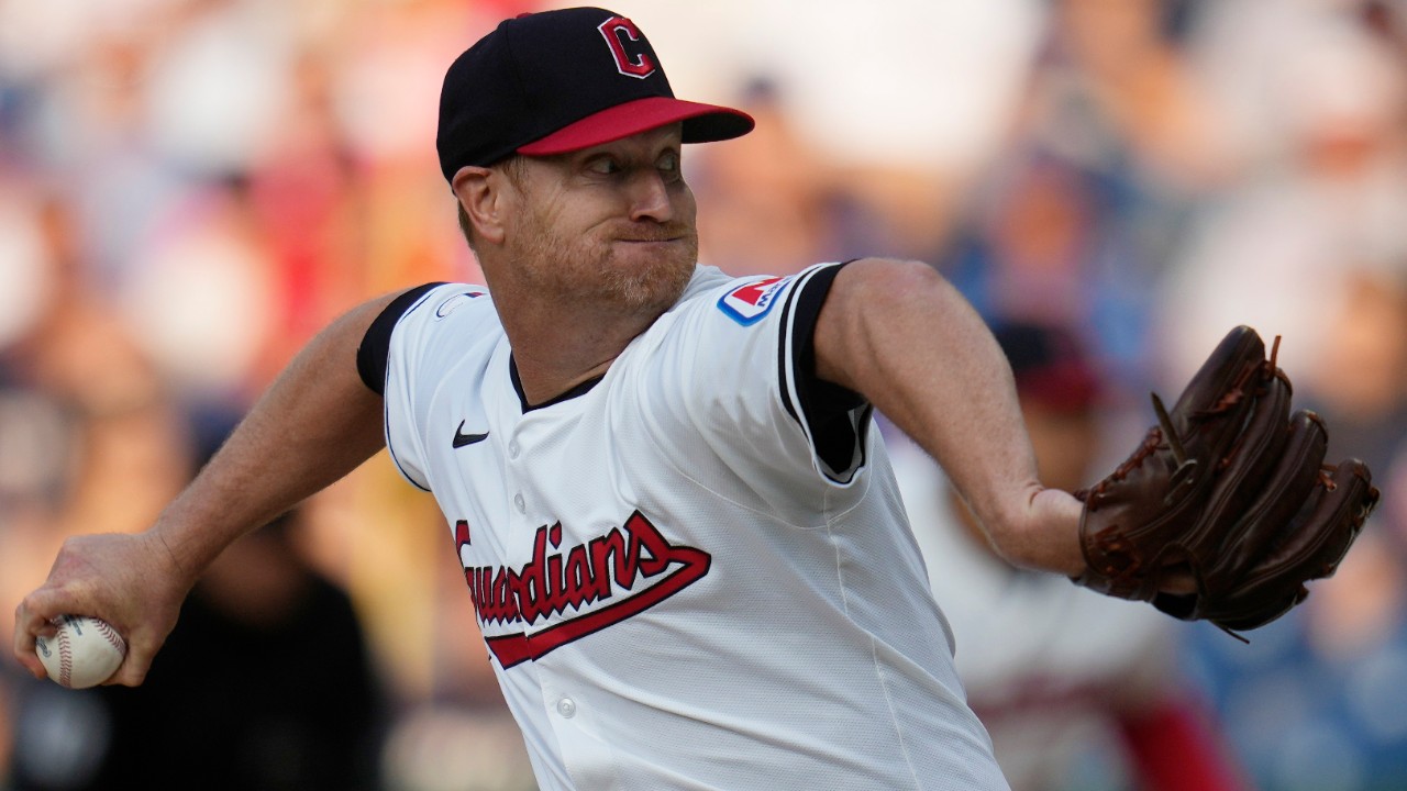 Milwaukee Brewers starting pitcher Colin Rea throws to the Cleveland Guardians during the first inning of a baseball game against the Cleveland Guardians, Sunday, Aug. 18, 2024, in Milwaukee. (AP Photo/Jeffrey Phelps)