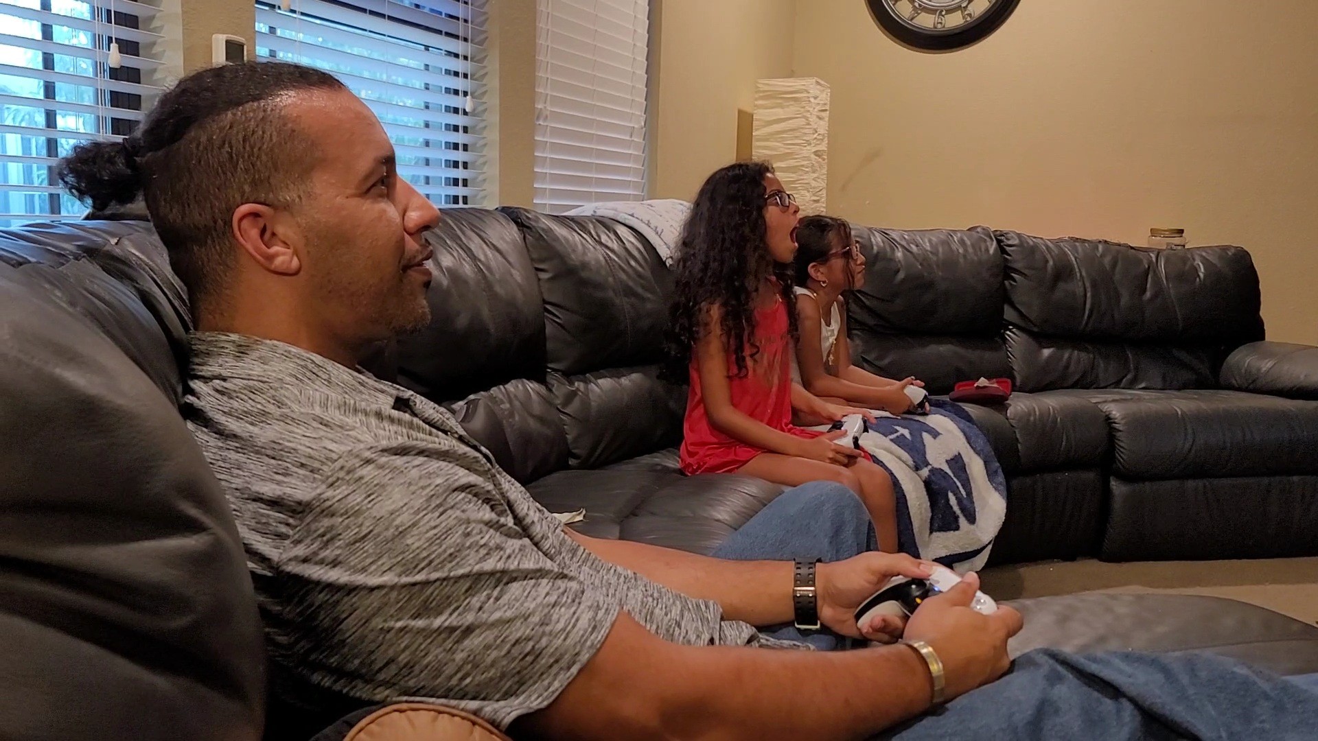 Mike Fisher plays video games with his daughters in this image from September 2021. (Spectrum News 1/Agustin Garfias)
