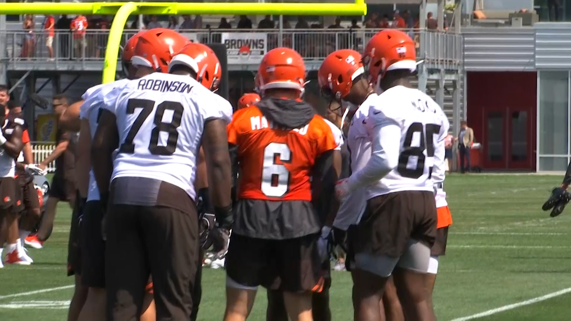 Fans flock to first open Cleveland Browns practice